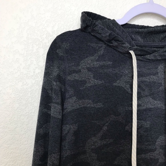 VUORI Halo Essential Hoodie Charcoal Gray Camo - Picture 6 of 13